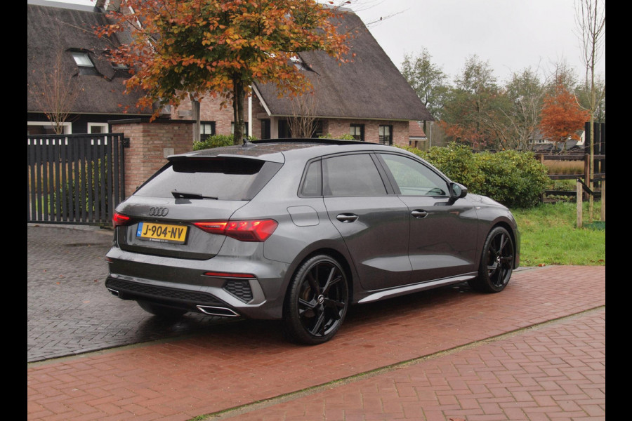 Audi A3 Sportback 35 TFSI S edition | 2X S-Line | Schuifdak | 19 Inch | Black Optic | NL-Auto |