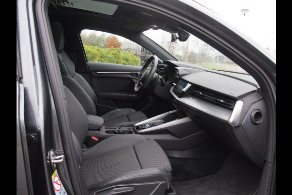 Audi A3 Sportback 35 TFSI S edition | 2X S-Line | Schuifdak | 19 Inch | Black Optic | NL-Auto |