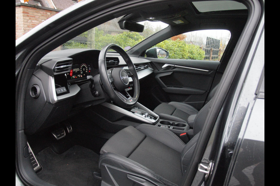 Audi A3 Sportback 35 TFSI S edition | 2X S-Line | Schuifdak | 19 Inch | Black Optic | NL-Auto |