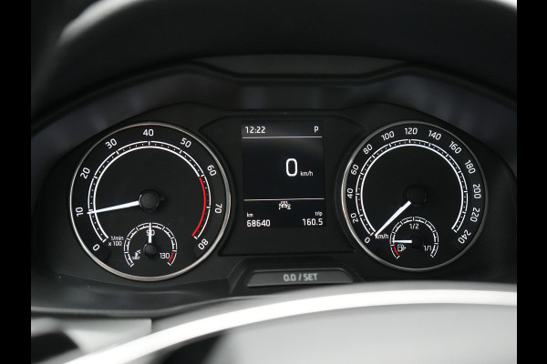 Škoda Kamiq 1.0 TSI Style 111pk Dealer O.H | Apple Carplay | Voorstoelen Verwarmd | Cruise Control | DAB | 17 "L.M |