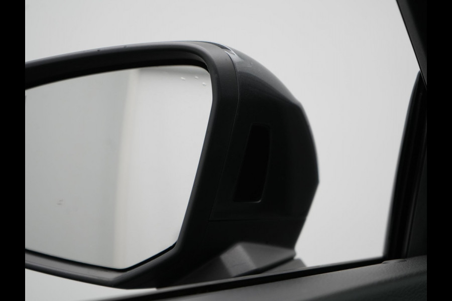 Audi Q3 45 TFSI e S Line Plug In Hybrid 245pk PHEV | Apple Carplay | Navigatie | Blis | Cruise Control | Virtual Cockpit | DAB | L.M"18 |