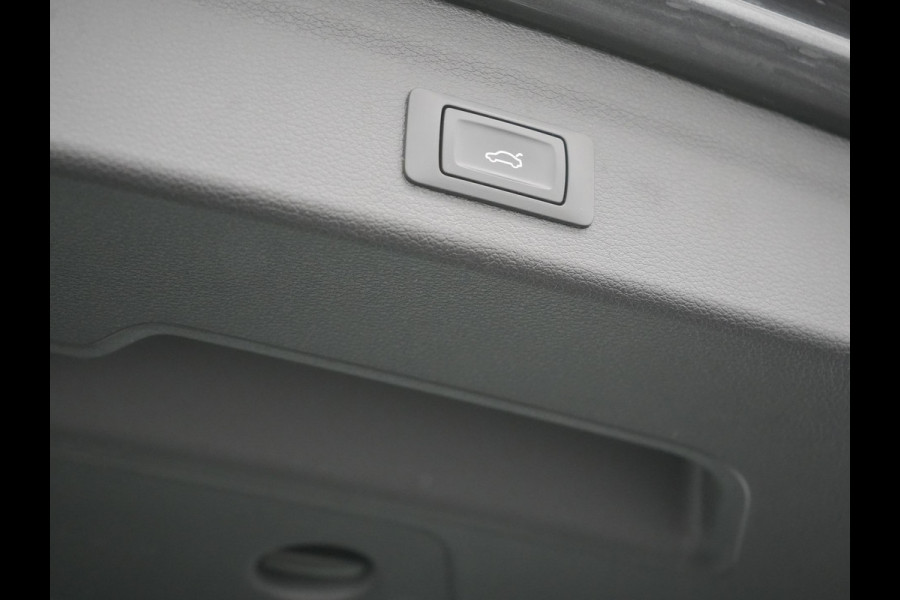 Audi Q3 45 TFSI e S Line Plug In Hybrid 245pk PHEV | Apple Carplay | Navigatie | Blis | Cruise Control | Virtual Cockpit | DAB | L.M"18 |