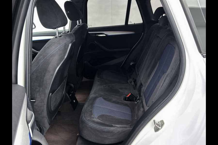 BMW X1 XDrive20i High Executive M-Sport (Goed OnderH, Navi, Camera, Parkeersensoren, StoelV, Climate Control, Cruise Control, Etc)