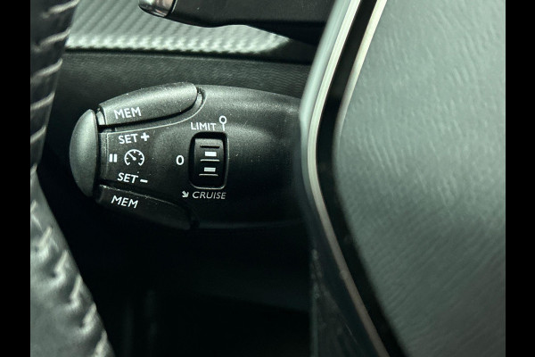 Peugeot 2008 1.2 PureTech 130pk Automaat Allure | Navigatie | Climate Control | Cruise Control | PDC V+A | Camera | Full LED | 17" LM Velgen | Stoelverwarming