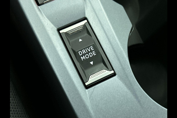 Peugeot 2008 1.2 PureTech 130pk Automaat Allure | Navigatie | Climate Control | Cruise Control | PDC V+A | Camera | Full LED | 17" LM Velgen | Stoelverwarming