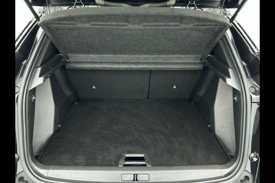 Peugeot 2008 1.2 PureTech 130pk Automaat Allure | Navigatie | Climate Control | Cruise Control | PDC V+A | Camera | Full LED | 17" LM Velgen | Stoelverwarming