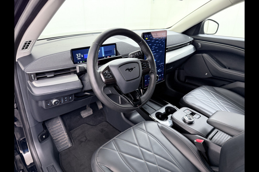 Ford Mustang Mach-E RWD 75 kWh Leer (semi-)Autopilot 360°Topview-Camera Adaptive-Cruise-Control Apple Carplay Bang&Olufsen B&O 18" Elektr.A-K DAB Lane-Assist Keyless-go Autonomous Emergency Braking SOH 94% ESP ASR Verkeersbordherkenning Vermoeidheidsherkenning Dodehoek-Detector 1e Eigenaar Origineel Nederlandse Auto Nieuwprijs €50.426