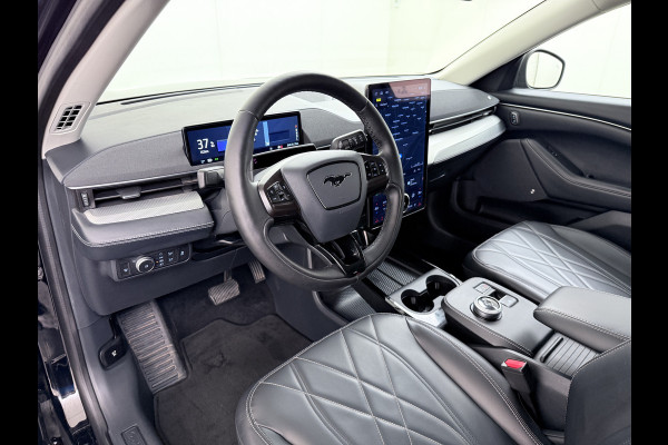 Ford Mustang Mach-E RWD 75 kWh Leer (semi-)Autopilot 360°Topview-Camera Adaptive-Cruise-Control Apple Carplay Bang&Olufsen B&O 18" Elektr.A-K DAB Lane-Assist Keyless-go Autonomous Emergency Braking SOH 94% ESP ASR Verkeersbordherkenning Vermoeidheidsherkenning Dodehoek-Detector 1e Eigenaar Origineel Nederlandse Auto Nieuwprijs €50.426