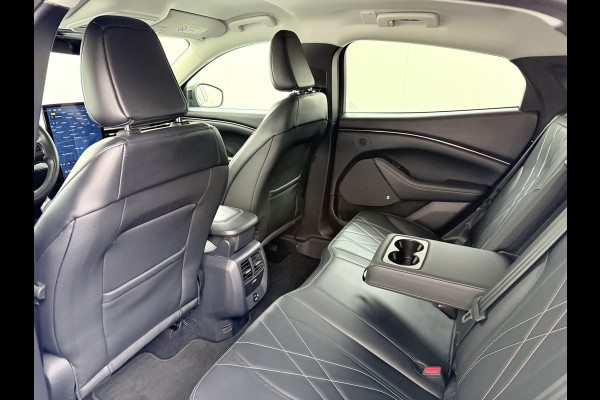 Ford Mustang Mach-E RWD 75 kWh Leer (semi-)Autopilot 360°Topview-Camera Adaptive-Cruise-Control Apple Carplay Bang&Olufsen B&O 18" Elektr.A-K DAB Lane-Assist Keyless-go Autonomous Emergency Braking SOH 94% ESP ASR Verkeersbordherkenning Vermoeidheidsherkenning Dodehoek-Detector 1e Eigenaar Origineel Nederlandse Auto Nieuwprijs €50.426