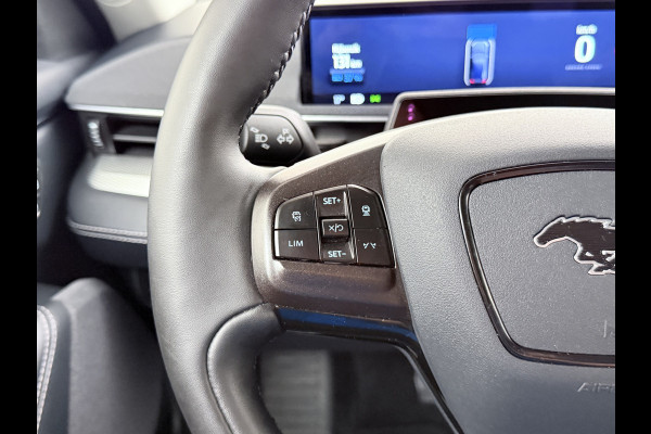 Ford Mustang Mach-E RWD 75 kWh Leer (semi-)Autopilot 360°Topview-Camera Adaptive-Cruise-Control Apple Carplay Bang&Olufsen B&O 18" Elektr.A-K DAB Lane-Assist Keyless-go Autonomous Emergency Braking SOH 94% ESP ASR Verkeersbordherkenning Vermoeidheidsherkenning Dodehoek-Detector 1e Eigenaar Origineel Nederlandse Auto Nieuwprijs €50.426