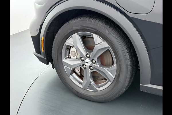 Ford Mustang Mach-E RWD 75 kWh Leer (semi-)Autopilot 360°Topview-Camera Adaptive-Cruise-Control Apple Carplay Bang&Olufsen B&O 18" Elektr.A-K DAB Lane-Assist Keyless-go Autonomous Emergency Braking SOH 94% ESP ASR Verkeersbordherkenning Vermoeidheidsherkenning Dodehoek-Detector 1e Eigenaar Origineel Nederlandse Auto Nieuwprijs €50.426