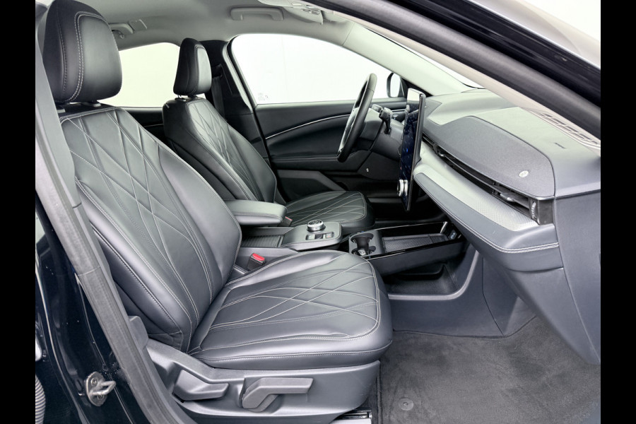 Ford Mustang Mach-E RWD 75 kWh Leer (semi-)Autopilot 360°Topview-Camera Adaptive-Cruise-Control Apple Carplay Bang&Olufsen B&O 18" Elektr.A-K DAB Lane-Assist Keyless-go Autonomous Emergency Braking SOH 94% ESP ASR Verkeersbordherkenning Vermoeidheidsherkenning Dodehoek-Detector 1e Eigenaar Origineel Nederlandse Auto Nieuwprijs €50.426