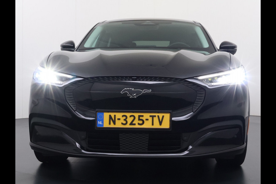 Ford Mustang Mach-E RWD 75 kWh Leer (semi-)Autopilot 360°Topview-Camera Adaptive-Cruise-Control Apple Carplay Bang&Olufsen B&O 18" Elektr.A-K DAB Lane-Assist Keyless-go Autonomous Emergency Braking SOH 94% ESP ASR Verkeersbordherkenning Vermoeidheidsherkenning Dodehoek-Detector 1e Eigenaar Origineel Nederlandse Auto Nieuwprijs €50.426