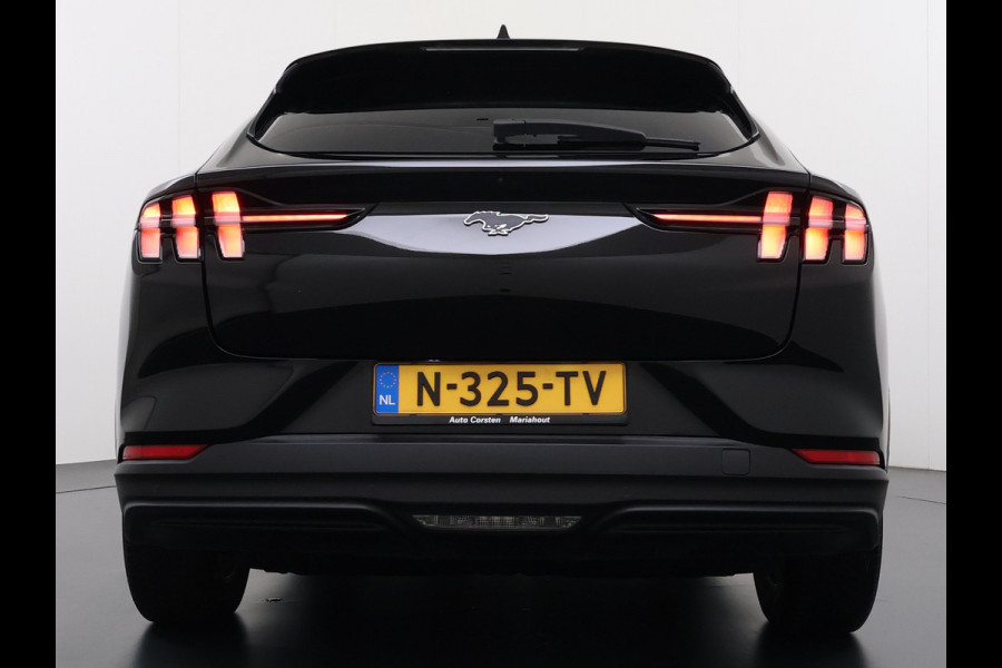 Ford Mustang Mach-E RWD 75 kWh Leer (semi-)Autopilot 360°Topview-Camera Adaptive-Cruise-Control Apple Carplay Bang&Olufsen B&O 18" Elektr.A-K DAB Lane-Assist Keyless-go Autonomous Emergency Braking SOH 94% ESP ASR Verkeersbordherkenning Vermoeidheidsherkenning Dodehoek-Detector 1e Eigenaar Origineel Nederlandse Auto Nieuwprijs €50.426