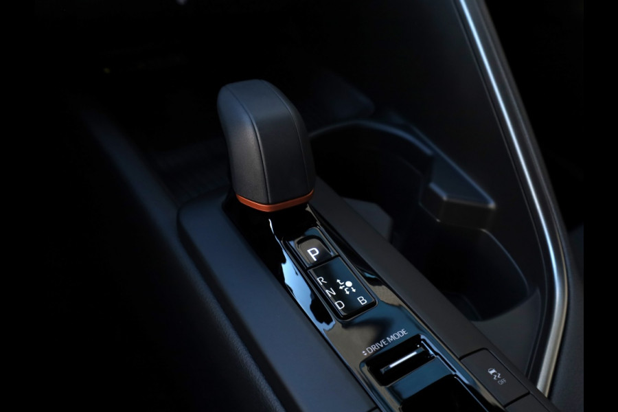 Toyota C-HR 2.0 PHEV 220 Dynamic | Nieuw! | Bi-Tone | Premium Navi | Keyless