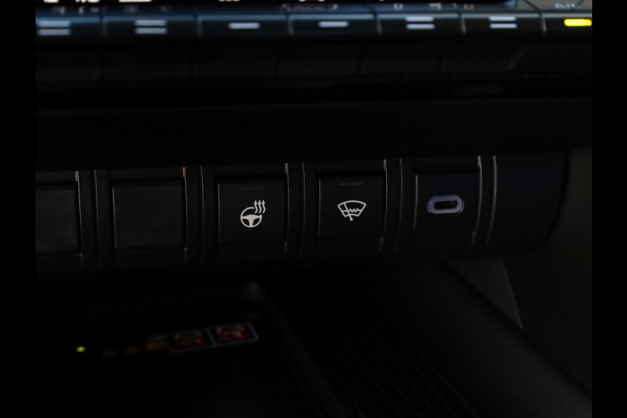 Toyota C-HR 2.0 PHEV 220 Dynamic | Nieuw! | Bi-Tone | Premium Navi | Keyless