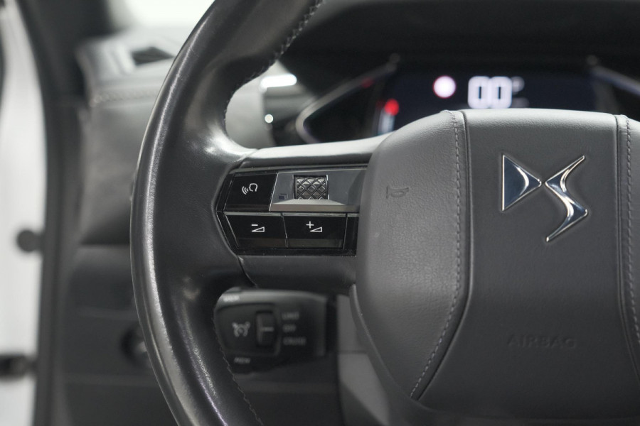 DS Ds 3 Crossback E-Tense So Chic 50 kWh | Allseason Banden | Camera | Dodehoekdetectie | Head-Up Display