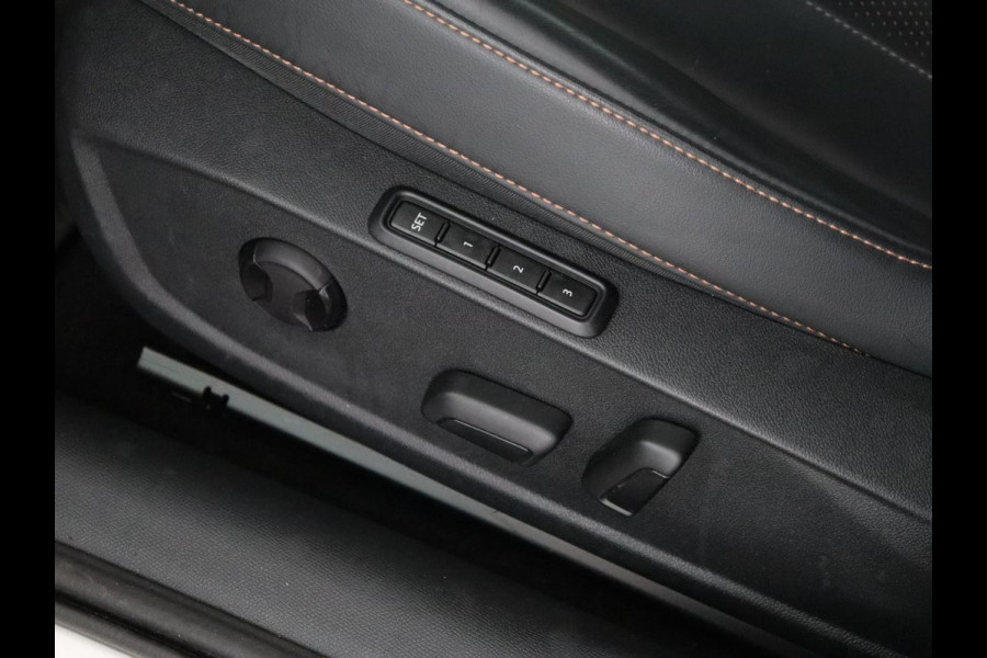 CUPRA Leon 1.4 eHybrid VZ | 245pk | Leder | Stoelverwarming | Memory | Carplay | Navigatie | Sfeerverlichting | Parkeerhulp | Sportstoelen | Keyless | Climate control | Cruise control | PHEV | Plug In