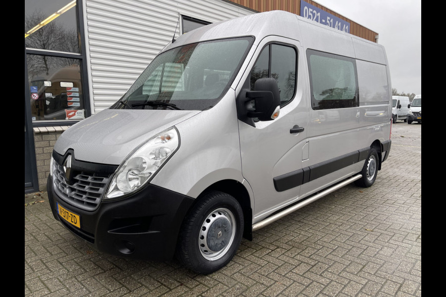 Renault Master T35 2.3 dCi 130pk L2H2 bpm vrij / euro 6 diesel / vaste prijs rijklaar € 19.950 ex btw / DC 7 persoons / zilver metallic / trekhaak 2500 kg / airco / cruise / navigatie