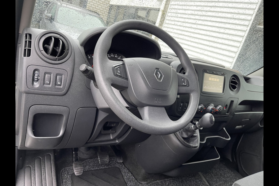 Renault Master T35 2.3 dCi 130pk L2H2 bpm vrij / euro 6 diesel / vaste prijs rijklaar € 19.950 ex btw / DC 7 persoons / zilver metallic / trekhaak 2500 kg / airco / cruise / navigatie