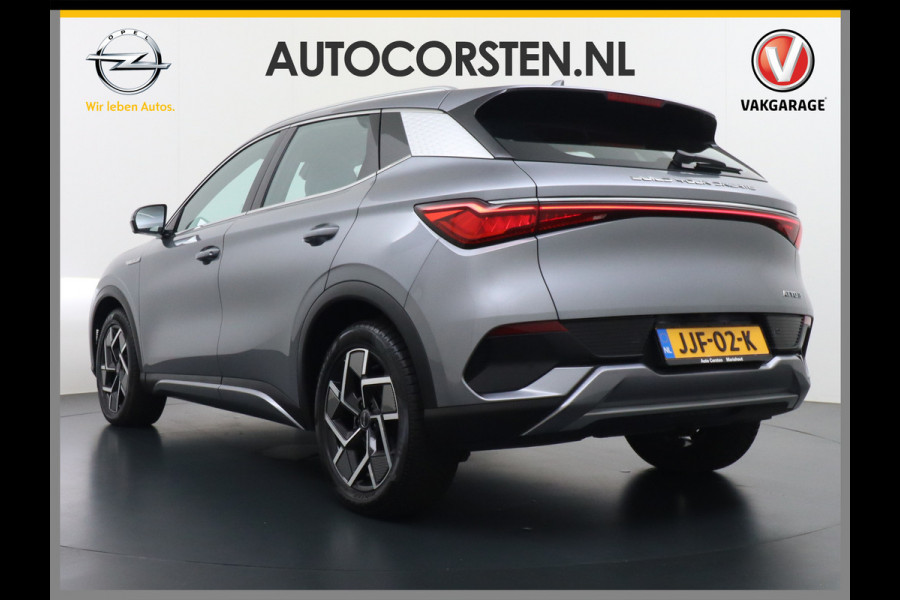 BYD ATTO 3 62kWh Design SOH 98% Pano-dak Leer+Elektr.Verst. Warmtepomp Adaptieve Cruise 360°Camera Apple Carplay Android Auto Elektr.Achter Verkeersbord detectie WiFi DAB Led Rijstrooksensor Keyless Smartphone Entry Fabrieksgarantie tot 20-12-2030/150.000km Garantie. Op de LFP Accu tot 20-12-2030/200.000km €44.000,- Nieuw!