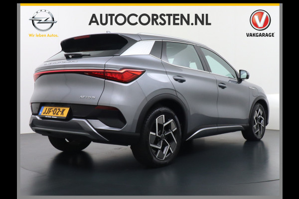 BYD ATTO 3 62kWh Design SOH 98% Pano-dak Leer+Elektr.Verst. Warmtepomp Adaptieve Cruise 360°Camera Apple Carplay Android Auto Elektr.Achter Verkeersbord detectie WiFi DAB Led Rijstrooksensor Keyless Smartphone Entry Fabrieksgarantie tot 20-12-2030/150.000km Garantie. Op de LFP Accu tot 20-12-2030/200.000km €44.000,- Nieuw!