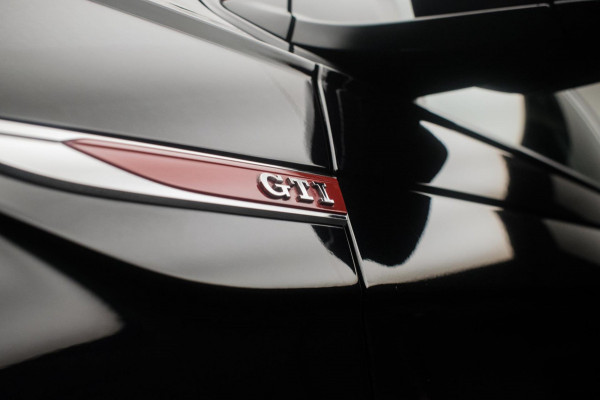 Volkswagen Polo 2.0 TSI GTI Automaat ORG NL [ Panoramadak Beats Virtual Cockpit Camera LED Stoelverwarming Carplay Sfeer ]