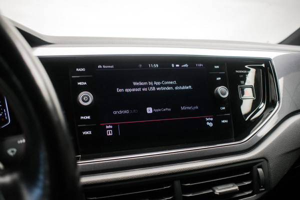 Volkswagen Polo 2.0 TSI GTI Automaat ORG NL [ Panoramadak Beats Virtual Cockpit Camera LED Stoelverwarming Carplay Sfeer ]