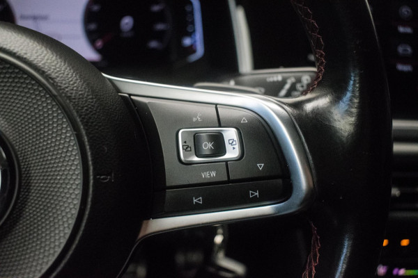 Volkswagen Polo 2.0 TSI GTI Automaat ORG NL [ Panoramadak Beats Virtual Cockpit Camera LED Stoelverwarming Carplay Sfeer ]