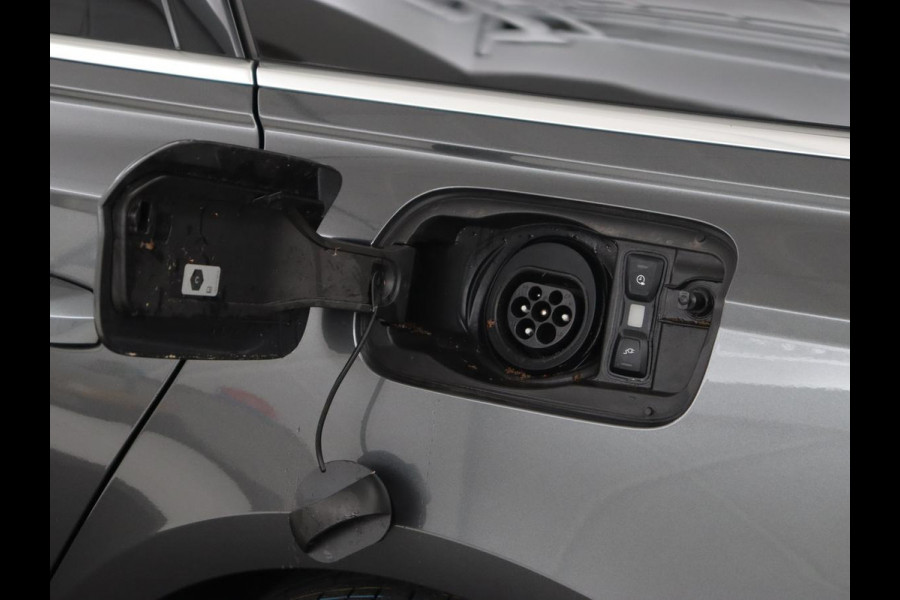 Audi A6 50 TFSIe quattro S edition | Panoramadak | Adaptive cruise | Nappaleder | Stoel & stuurverwarming | Camera | Trekhaak | Keyless | Adaptief onderstel | Carplay | Navigatie | Matrix LED | Getint glas | PHEV | Plug In