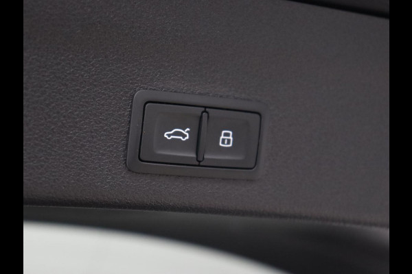 Audi A6 50 TFSIe quattro S edition | Panoramadak | Adaptive cruise | Nappaleder | Stoel & stuurverwarming | Camera | Trekhaak | Keyless | Adaptief onderstel | Carplay | Navigatie | Matrix LED | Getint glas | PHEV | Plug In