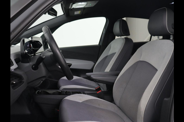 Volkswagen ID.3 First Plus 58 kWh | Trekhaak | Stoelverwarming | Camera | Matrix LED | 20'' | Stuurverwarming | Navigatie | Verlaagd onderstel | Adaptive cruise | Sfeerverlichting | Climate control