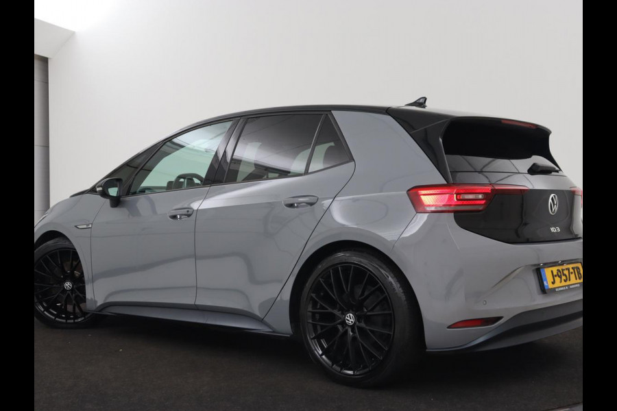 Volkswagen ID.3 First Plus 58 kWh | Trekhaak | Stoelverwarming | Camera | Matrix LED | 20'' | Stuurverwarming | Navigatie | Verlaagd onderstel | Adaptive cruise | Sfeerverlichting | Climate control