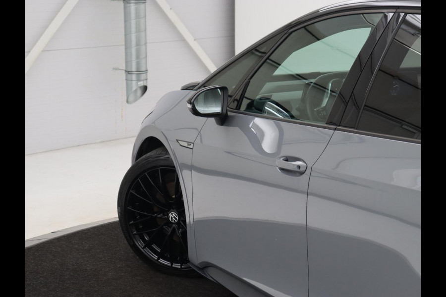 Volkswagen ID.3 First Plus 58 kWh | Trekhaak | Stoelverwarming | Camera | Matrix LED | 20'' | Stuurverwarming | Navigatie | Verlaagd onderstel | Adaptive cruise | Sfeerverlichting | Climate control