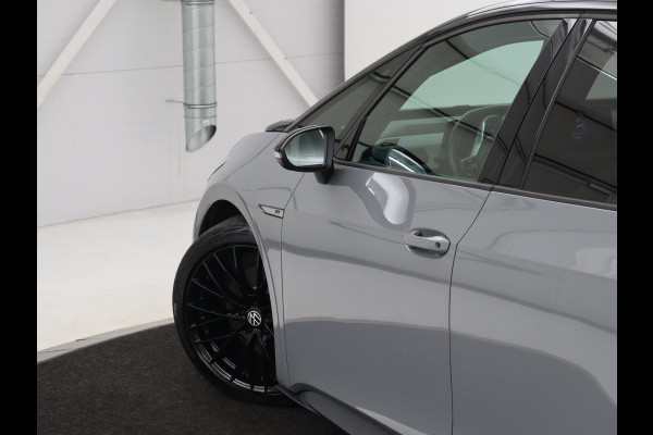 Volkswagen ID.3 First Plus 58 kWh | Trekhaak | Stoelverwarming | Camera | Matrix LED | 20'' | Stuurverwarming | Navigatie | Verlaagd onderstel | Adaptive cruise | Sfeerverlichting | Climate control