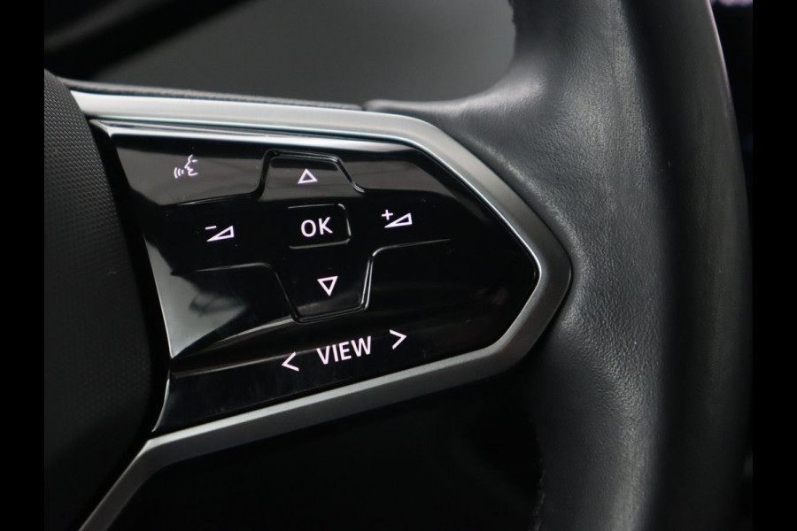 Volkswagen ID.3 First Plus 58 kWh | Trekhaak | Stoelverwarming | Camera | Matrix LED | 20'' | Stuurverwarming | Navigatie | Verlaagd onderstel | Adaptive cruise | Sfeerverlichting | Climate control