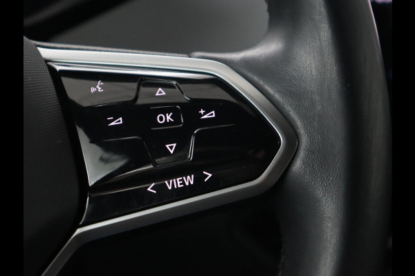 Volkswagen ID.3 First Plus 58 kWh | Trekhaak | Stoelverwarming | Camera | Matrix LED | 20'' | Stuurverwarming | Navigatie | Verlaagd onderstel | Adaptive cruise | Sfeerverlichting | Climate control