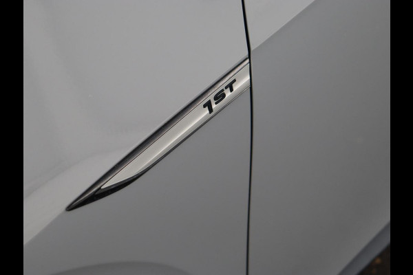 Volkswagen ID.3 First Plus 58 kWh | Trekhaak | Stoelverwarming | Camera | Matrix LED | 20'' | Stuurverwarming | Navigatie | Verlaagd onderstel | Adaptive cruise | Sfeerverlichting | Climate control