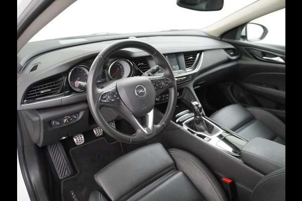 Opel Insignia Grand Sport T165PK Leer Camera Navi Apple Carplay Android PDC-a+v Trekhaak LED-v+a Ecc Cruise Control AGR-Comfort Stoelen Verwar Regen-Lichtsensor Sensor dodehoek Verkeersbordlezer Rijstrooksensor 1e Eigenaar