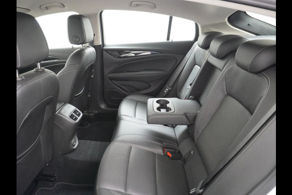 Opel Insignia Grand Sport T165PK Leer Camera Navi Apple Carplay Android PDC-a+v Trekhaak LED-v+a Ecc Cruise Control AGR-Comfort Stoelen Verwar Regen-Lichtsensor Sensor dodehoek Verkeersbordlezer Rijstrooksensor 1e Eigenaar
