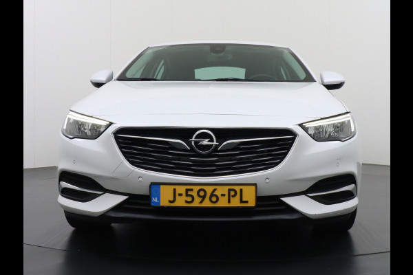 Opel Insignia Grand Sport T165PK Leer Camera Navi Apple Carplay Android PDC-a+v Trekhaak LED-v+a Ecc Cruise Control AGR-Comfort Stoelen Verwar Regen-Lichtsensor Sensor dodehoek Verkeersbordlezer Rijstrooksensor 1e Eigenaar
