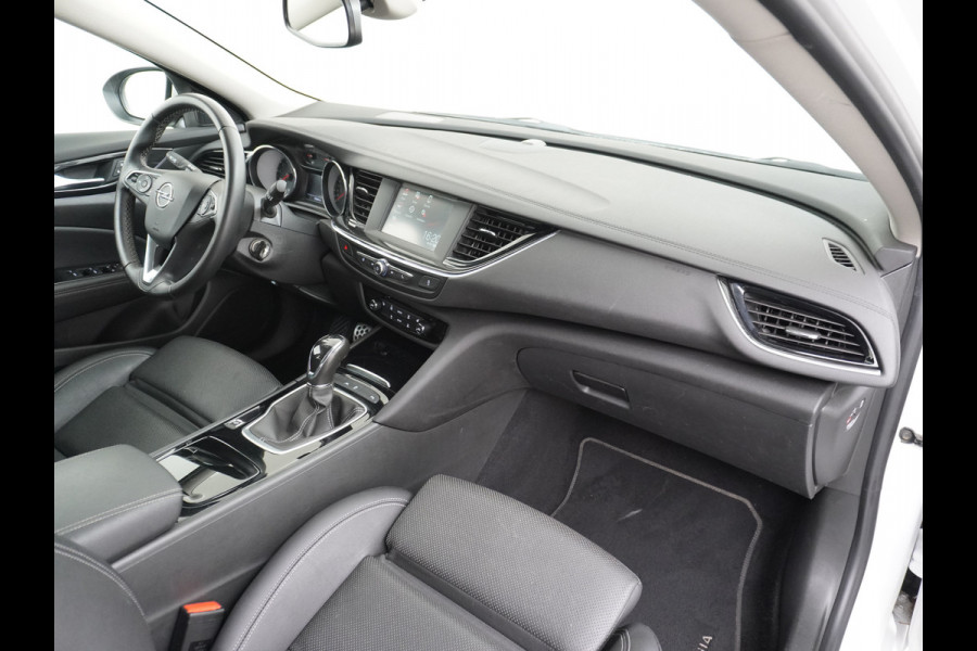 Opel Insignia Grand Sport T165PK Leer Camera Navi Apple Carplay Android PDC-a+v Trekhaak LED-v+a Ecc Cruise Control AGR-Comfort Stoelen Verwar Regen-Lichtsensor Sensor dodehoek Verkeersbordlezer Rijstrooksensor 1e Eigenaar