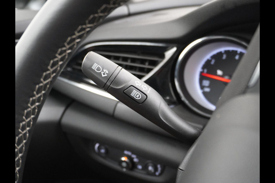 Opel Insignia Grand Sport T165PK Leer Camera Navi Apple Carplay Android PDC-a+v Trekhaak LED-v+a Ecc Cruise Control AGR-Comfort Stoelen Verwar Regen-Lichtsensor Sensor dodehoek Verkeersbordlezer Rijstrooksensor 1e Eigenaar
