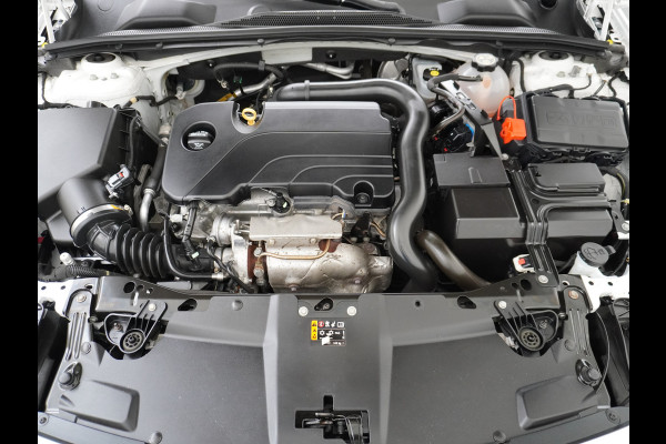 Opel Insignia Grand Sport T165PK Leer Camera Navi Apple Carplay Android PDC-a+v Trekhaak LED-v+a Ecc Cruise Control AGR-Comfort Stoelen Verwar Regen-Lichtsensor Sensor dodehoek Verkeersbordlezer Rijstrooksensor 1e Eigenaar