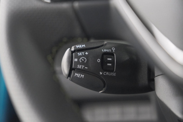 Peugeot 2008 Hybrid 145 e-DCS6 GT | Camera | Apple Carplay | Parkeersensoren