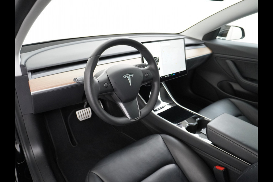 Tesla Model 3 Performance 513pk 0-100 3,4sec AWD Lmv 20" AutoPilot Panoramadak Adaptive Cruise Camera's Leer Pdc Wifi Ecc Elektr.-A-Klep+Stuur+Verst.Stoel+Geheugen Easy Entry Stoel+Bank-Verwarmd Keyless carbon spoiler rode remklauwen WiFi  75kWh 4WD 1e Eigenaar Origineel Nederlandse Auto SOH 88%