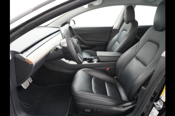 Tesla Model 3 Performance 513pk 0-100 3,4sec AWD Lmv 20" AutoPilot Panoramadak Adaptive Cruise Camera's Leer Pdc Wifi Ecc Elektr.-A-Klep+Stuur+Verst.Stoel+Geheugen Easy Entry Stoel+Bank-Verwarmd Keyless carbon spoiler rode remklauwen WiFi  75kWh 4WD 1e Eigenaar Origineel Nederlandse Auto SOH 88%