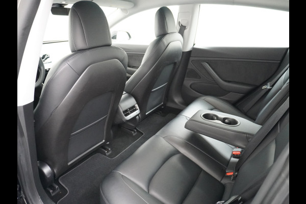 Tesla Model 3 Performance 513pk 0-100 3,4sec AWD Lmv 20" AutoPilot Panoramadak Adaptive Cruise Camera's Leer Pdc Wifi Ecc Elektr.-A-Klep+Stuur+Verst.Stoel+Geheugen Easy Entry Stoel+Bank-Verwarmd Keyless carbon spoiler rode remklauwen WiFi  75kWh 4WD 1e Eigenaar Origineel Nederlandse Auto SOH 88%