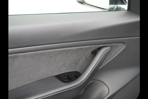 Tesla Model 3 Performance 513pk 0-100 3,4sec AWD Lmv 20" AutoPilot Panoramadak Adaptive Cruise Camera's Leer Pdc Wifi Ecc Elektr.-A-Klep+Stuur+Verst.Stoel+Geheugen Easy Entry Stoel+Bank-Verwarmd Keyless carbon spoiler rode remklauwen WiFi  75kWh 4WD 1e Eigenaar Origineel Nederlandse Auto SOH 88%