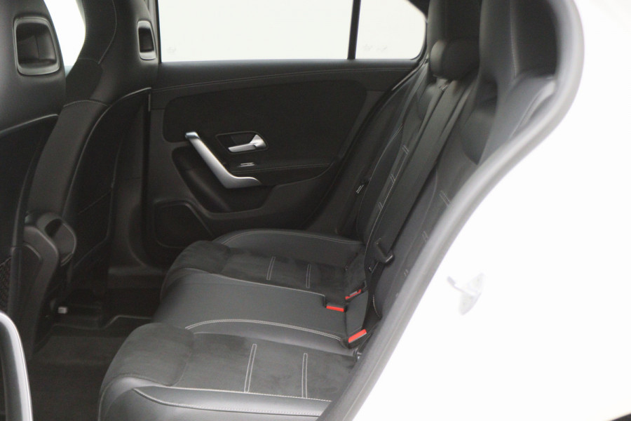 Mercedes-Benz A-Klasse 250 e Business Solution AMG Limited Camera, Sfeerverlichting, Apple Carplay, LED, Cruise, PDC